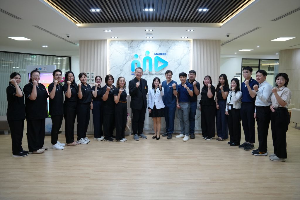 รองคณบดีทรัพยากรมนุษย์และวัฒนธรรมองค์กรและศูนย์มีดี ให้การต้อนรับคณะศึกษาดูงานจาก คณะแพทยศาสตร์ มหาวิทยาลัยธรรมศาสตร์